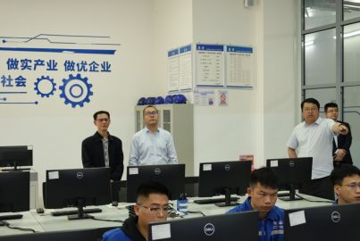 樂山市經(jīng)濟(jì)和信息化局調(diào)研組長(zhǎng)黃三友率隊(duì)赴公司磷酸鐵鋰廠調(diào)研