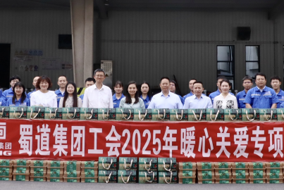 蜀道集團(tuán)黨委委員、職工董事、工會主席朱莉帶隊(duì)赴礦業(yè)集團(tuán)蜀能礦產(chǎn)磷酸鐵鋰廠調(diào)研慰問